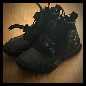 Nike Air Force 270 Utility Triple Blk Sz 8 NO BOX